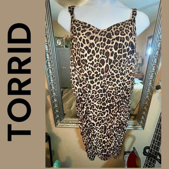 TORRID BodyCon Marilyn Monroe Midi Ruched Leopard Print V-Back Dress 22/24 NWT - Picture 7 of 16
